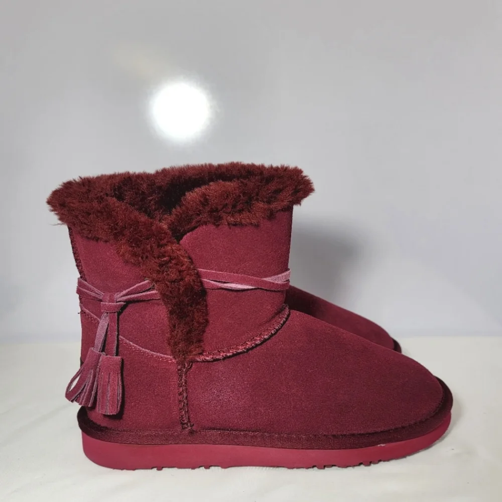 Lamo Womens size 7 Thalia Tassel winter Boots.